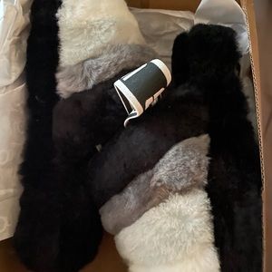 UGGS Fluffy slides very comfortable size 6